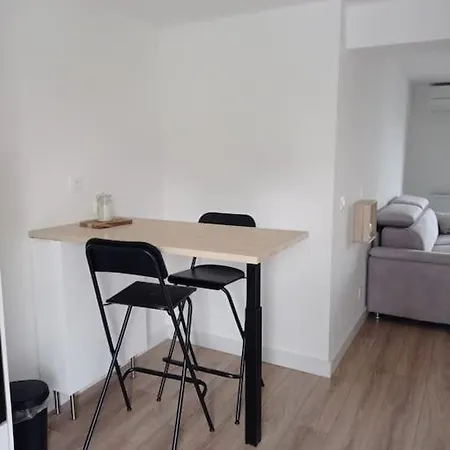 Avec Terrasse Apartment *