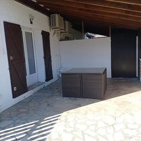 Avec Terrasse Louhossoa