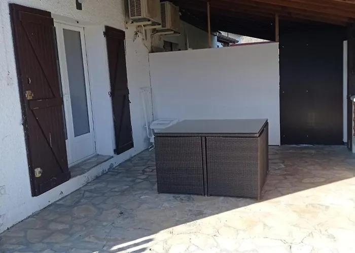 Avec Terrasse Louhossoa